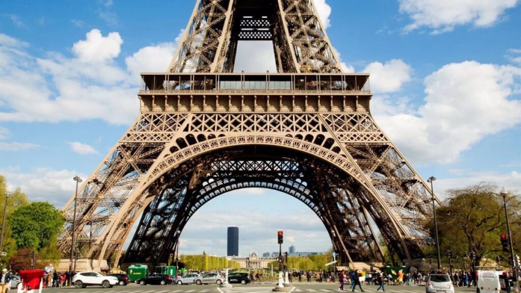 Así es el nuevo puente colgante de la Torre Eiffel a 60 metros de altura así es el nuevo puente colgante de la torre eiffel a 60 metros de altura