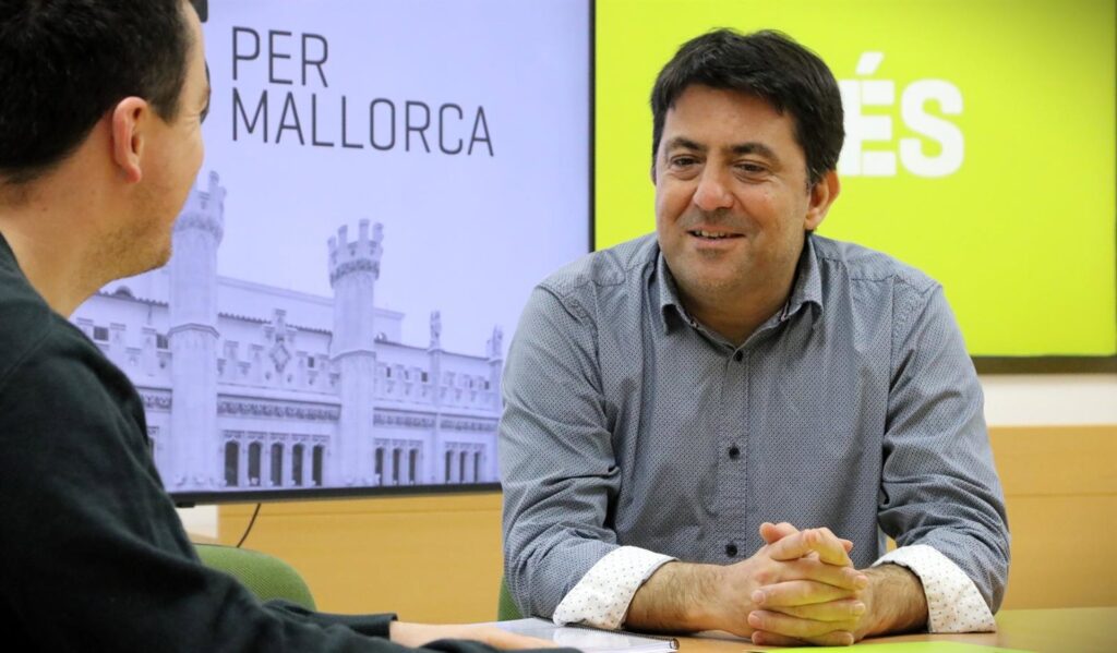 mÉs cree que vox «tiene el control» del consell de mallorca tras imponer cinco años de residencia para ayudas anticrisis