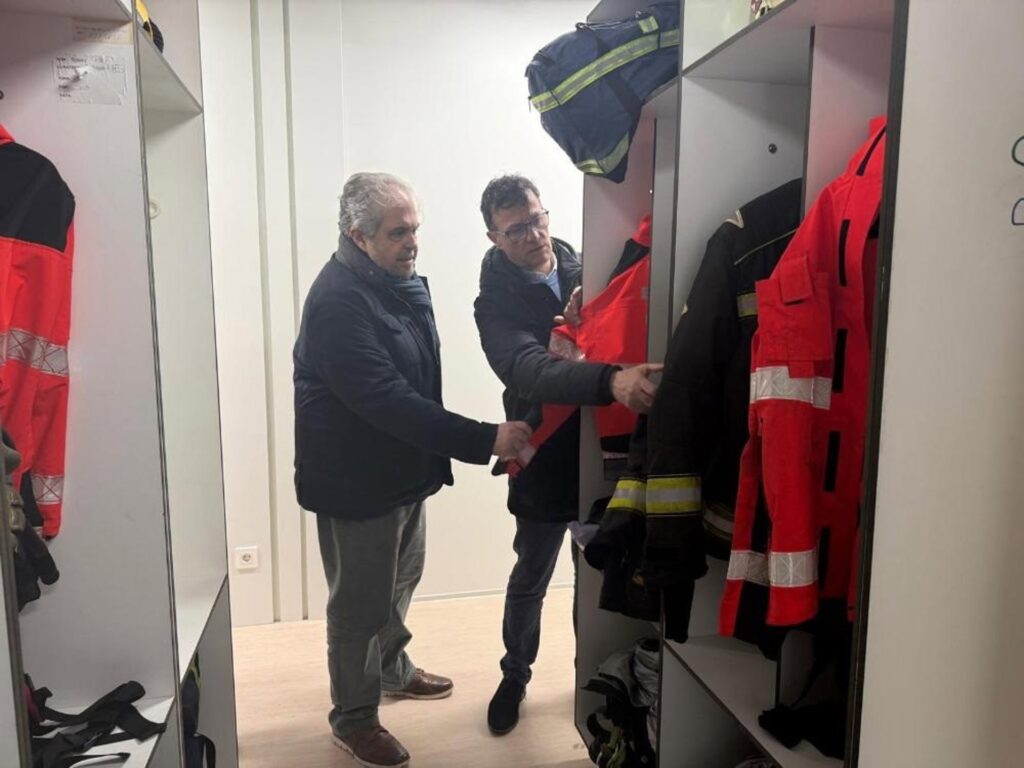 el parque de los bomberos de mallorca en inca amplía sus instalaciones con un gimnasio y unos vestuarios