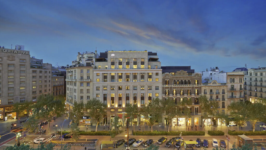 bad bunny elige el hotel mandarin oriental para su estancia en barcelona